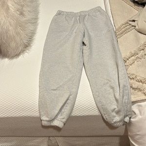 Aritzia Sweatpants Grey Size M